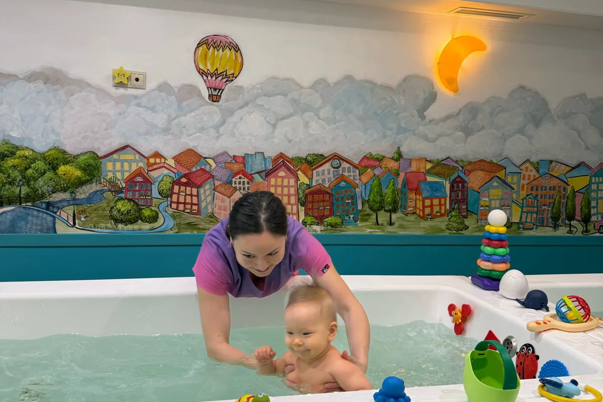 Mama'more — детский бассейн — фотография центра или занятия