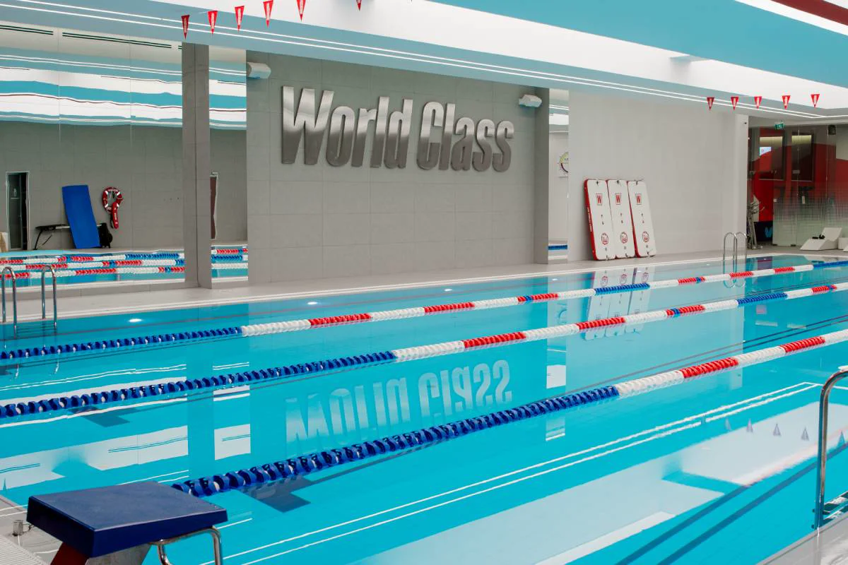 World Class — фото центра или занятия по плаванию